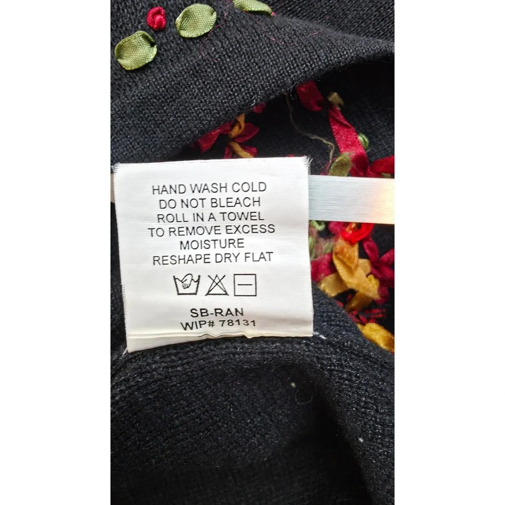 Woolrich Zip Up Sweater Womens M Black Floral Embroidered Excellent